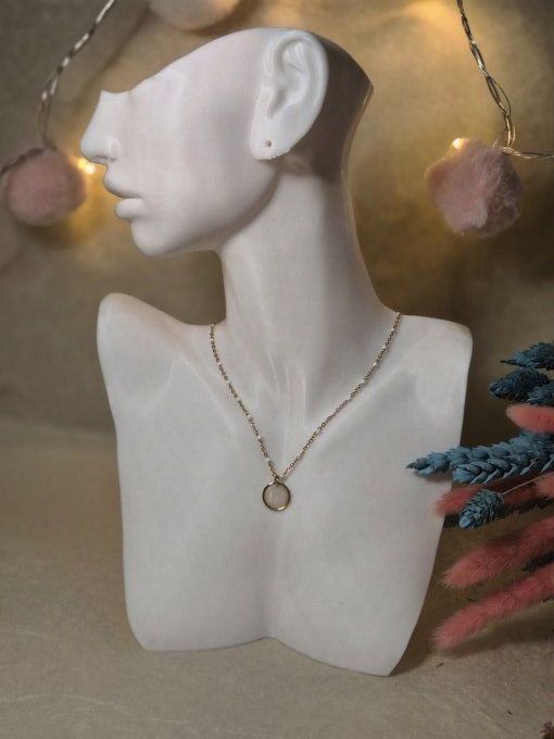 Collier blanc doré