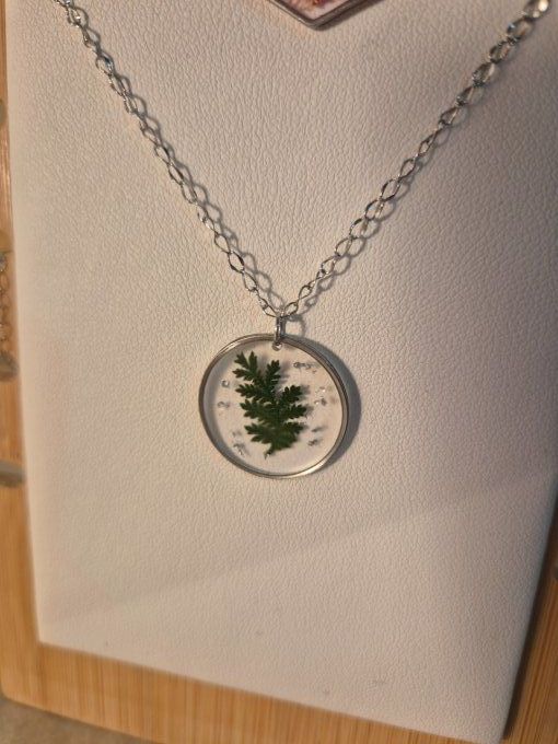 Collier feuille argenté