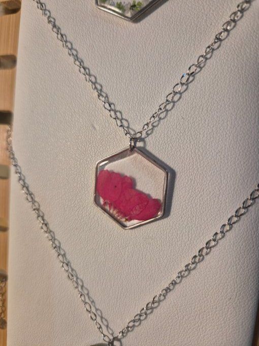 Collier hexagone rouge argenté 