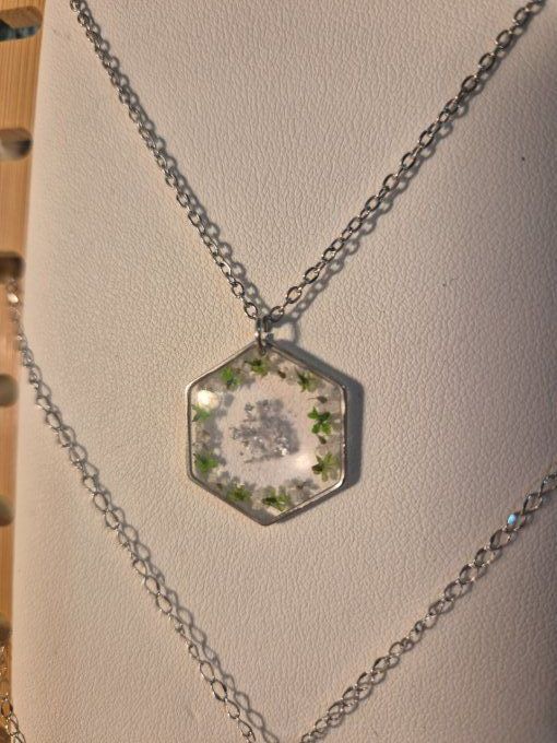Collier hexagone vert argenté